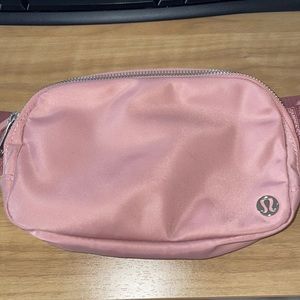 Lululemon everywhere belt bag